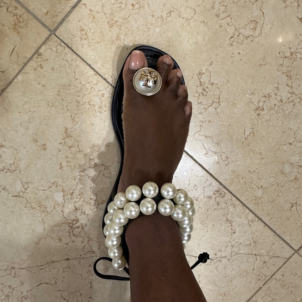Tory Burch Melody black leather sandals gold-tone hardware pearl accents Sz 38 - Picture 10 of 11